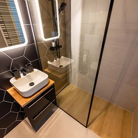 - Balcony, Fitness - By Rentujemy Apartment